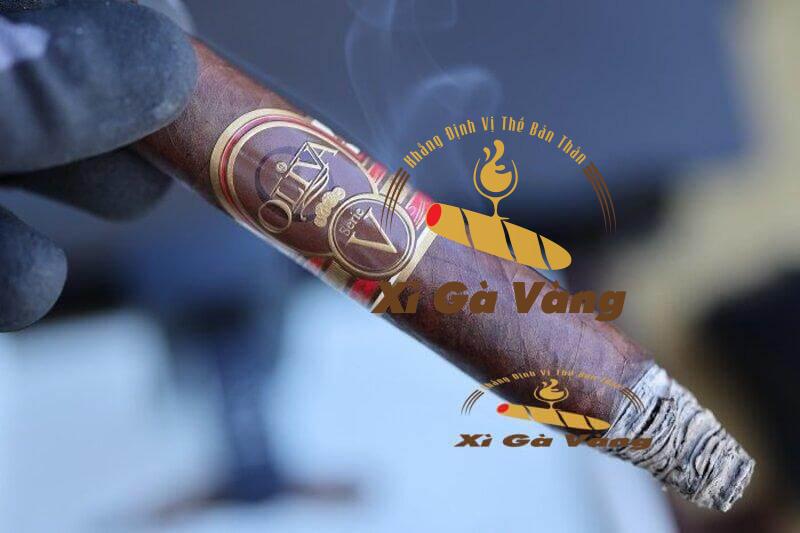 Oliva Serie V 135th có vị khá nặng